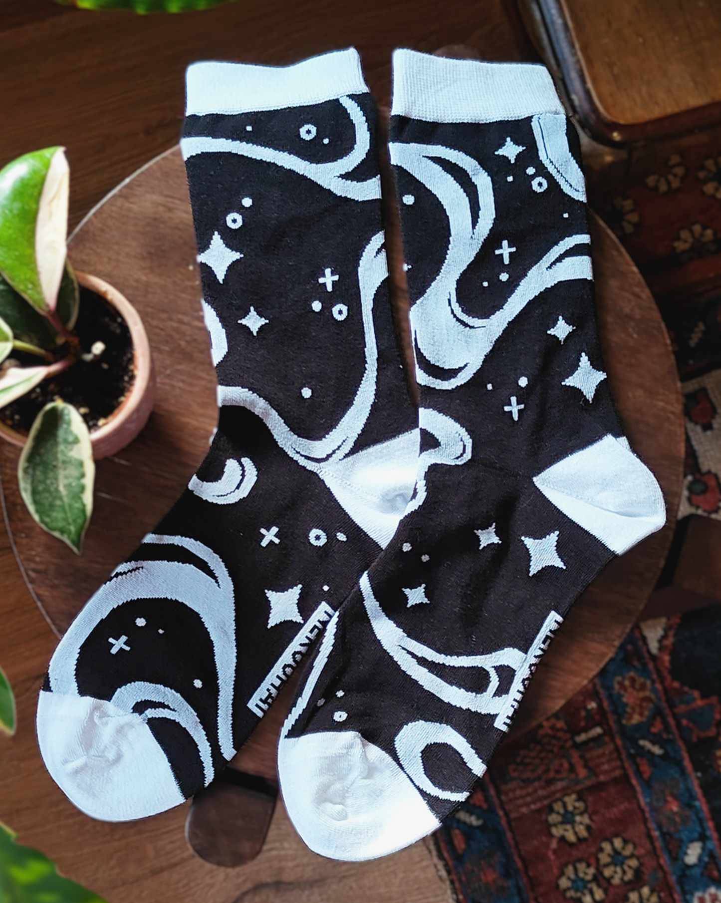 Graphic sparkle socks